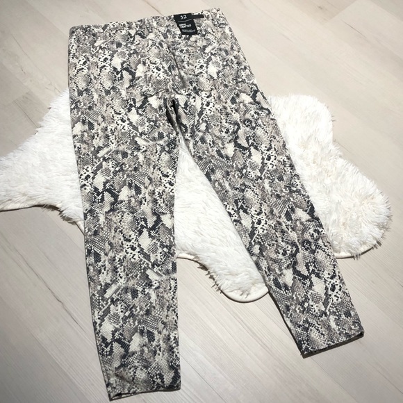 Sanctuary Social Ankle Skinny Jeans - Picture 7 of 10